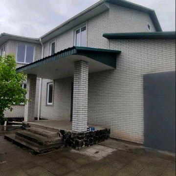 Продам 2 поверховий будинок з власним бомбосховищем