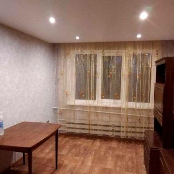 Продам гостинку б-р Ив.Каркача, м Индустриальная, свой с/у