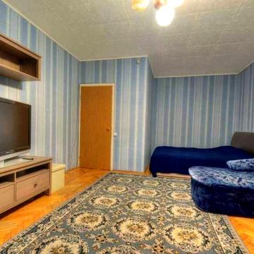 Продам 1 к кв.,улучш., район с\маркета "Класс" пр.Тракторостроителей