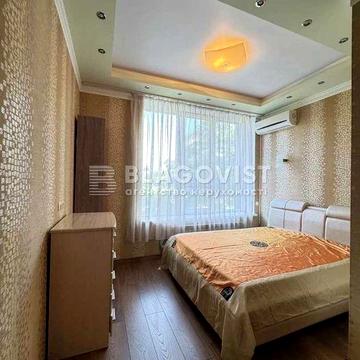 Калнишевського Петра (Майорова М.), 7  квартира 78кв.м. 107000$