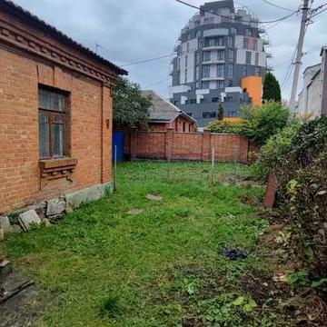 Продам частину будинку!можливо під комерцію!