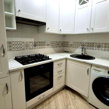 3-кімнатна квартира з ремонтом,  великою лоджиєю та гардеробною.