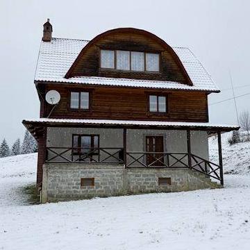 Здається будинок у Карпатах