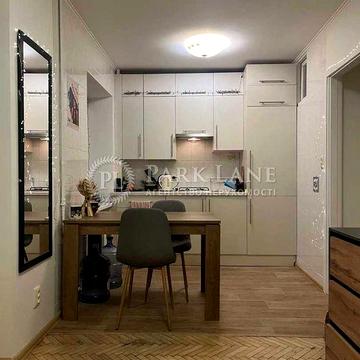 Продаж 1к квартири метро КПІ 500 м Тбіліський пров 10