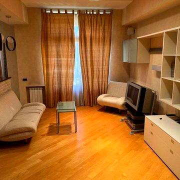 Хрещатик 27, оренда затишної євро 2к квартири, є Газ!