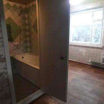 Продам 2 кімнатну квартиру на Олексіївці з газом.