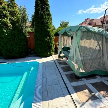 Анни Ахматової вул.