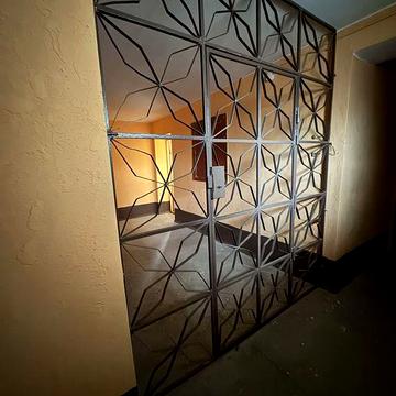 Продам двокімнатну квартиру у Соцмісті (так званий «мурашник»).