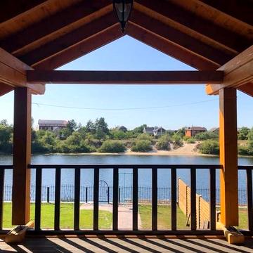 Без%Будинок з виходом на воду!Власний пляж,басейн,баня,світло,укриття