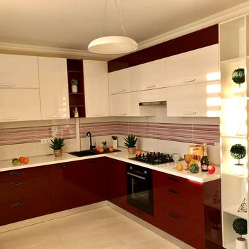 Продається велика 3-К 110м2