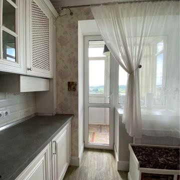 Продається велика трикімнатна квартира в Бучі