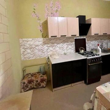 Частина будинку з місцем для авто