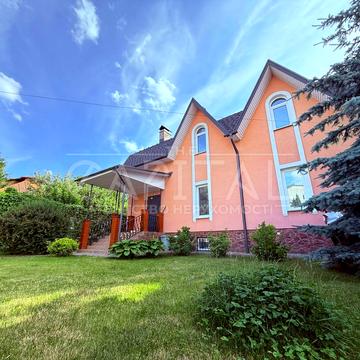 Листопадна вул.