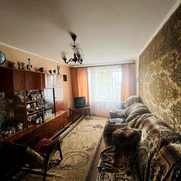 Продається трикімнатна з А/О