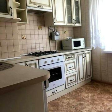 Академіка Корольова вул., 81/1