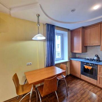 Продаж 2к.кв. Героїв Крут 12, Нагорка, Центр