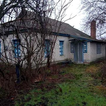 Продам будинок і земельну ділянку в с. Успенка .