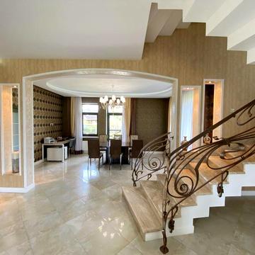 Продаж Фантастично- гарного  будинку з каміном і мармуровими сходами с