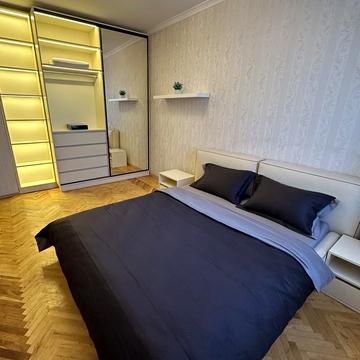 Велика Васильківська вул. (Червоноармійська), 132