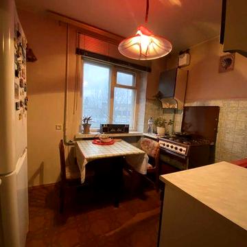 Оренда 2к квартири Запорізьке шосе 2а