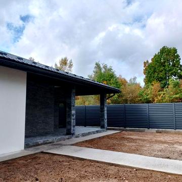 Продаж будинку з кімнатою безпеки