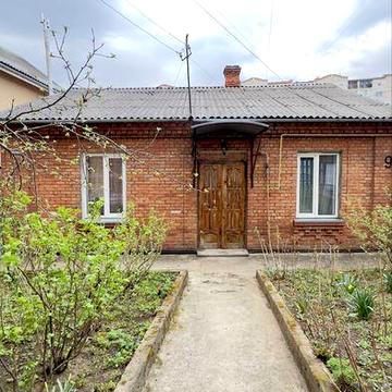 Продаж будинку в центрі міста