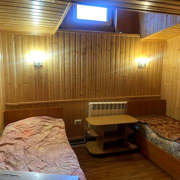 Здається  частина будинку з трьох кімнат .