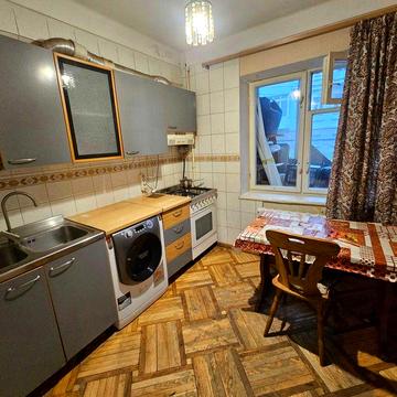 2к квартира Дмитрівська 24, центр