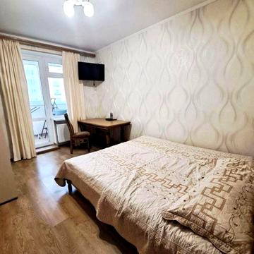 Симона Петлюри 21 гарна квартира з парковкою