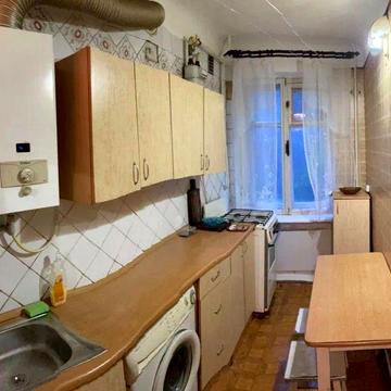 Продам двокімнатну квартиру по вулиці Соборній.