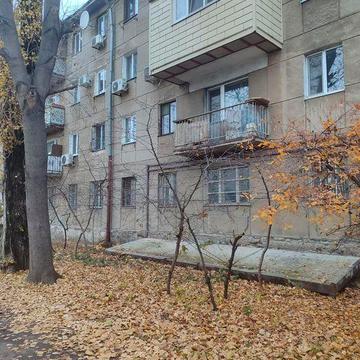 Продам на Черемушках 2 ком.квартиру. Фасад 1эт. Можно под офис 046-084