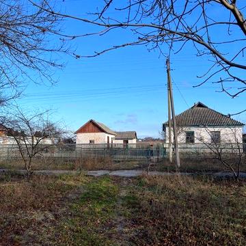 Продається будинок, 35 соток землі, центр міста.