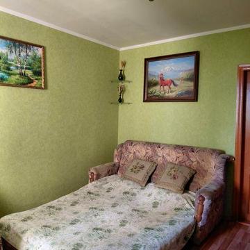 3 ком на Королева угол Левитана