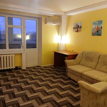 Здам трикімнатну квартиру в самому центрі міста.