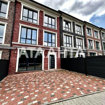 Танхаус зданий+ 2 гаражі з документами