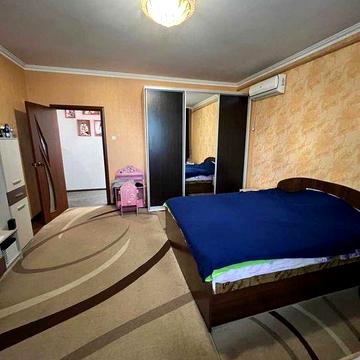 Продам будинок 204 м², ділянка – 10 соток у Великодолинському