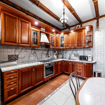 Дмитрівська вул., 69