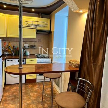 Білоруська вул., 17