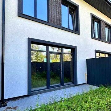 ТАУНХАУС в центрі міста, побудований заходьте на РЕМОНТ