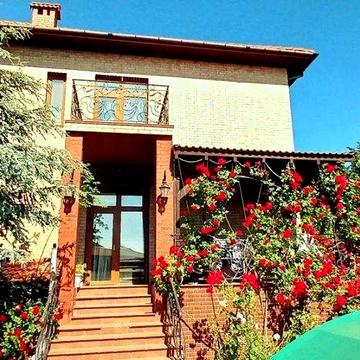 Ексклюзивний будинок з прямим видом на море з діючим бізнесом