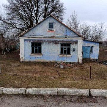Гарна ділянка з будинком який потребує ремонту.