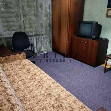 *Деснянський район; 2-к. кв. вул. Мілютенка 28-А, м-рн. Лісовий масив