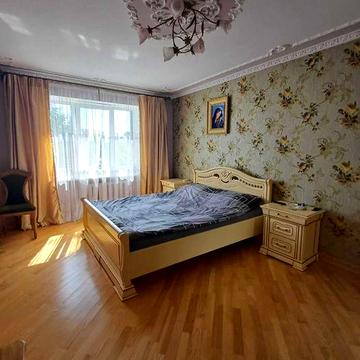 Продається простора 3-кімнатна квартира по вул. Пимоненка