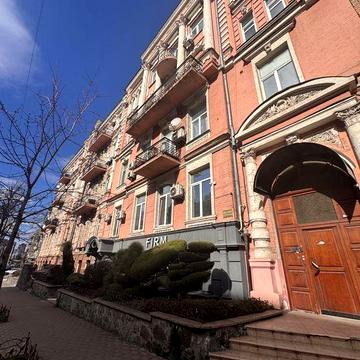 Ексклюзивна 3-кімнатна квартира в центрі, біля Ботсаду