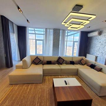 Двухуровневая видовая квартира у парка Победы , в новом кирпичном доме