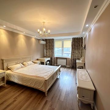 Олександра Кониського вул., 83/85