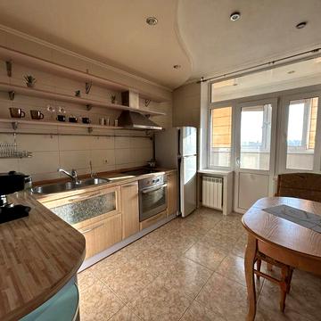 Святошінський р-н, М. Житомирська , 1 кімнатна. Ліфти працюють!