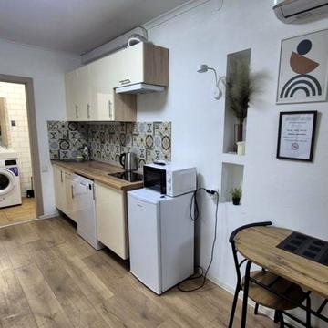 Садова вул., 13