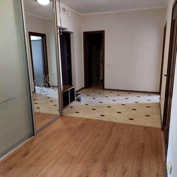 Сдам 2х комнатную Максимовича 3г,  метро  Васильковская,  жк 4 сезона