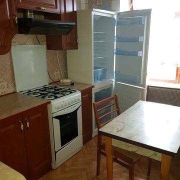 2к квартира по проспекті Юнності, вільно